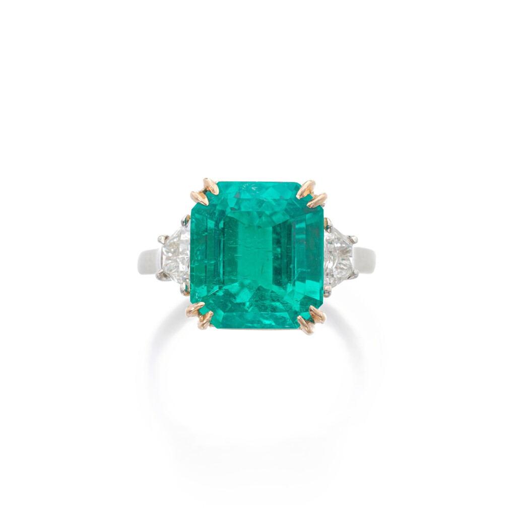 View full screen - View 1 of Lot 213. Emerald and diamond ring | 祖母綠配鑽石戒指.