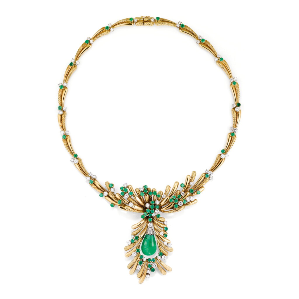 View full screen - View 1 of Lot 169. COLLIER EMERAUDES ET DIAMANTS, MELLERIO, 1977 | EMERALD AND DIAMOND NECKLACE, MELLERIO, 1977.