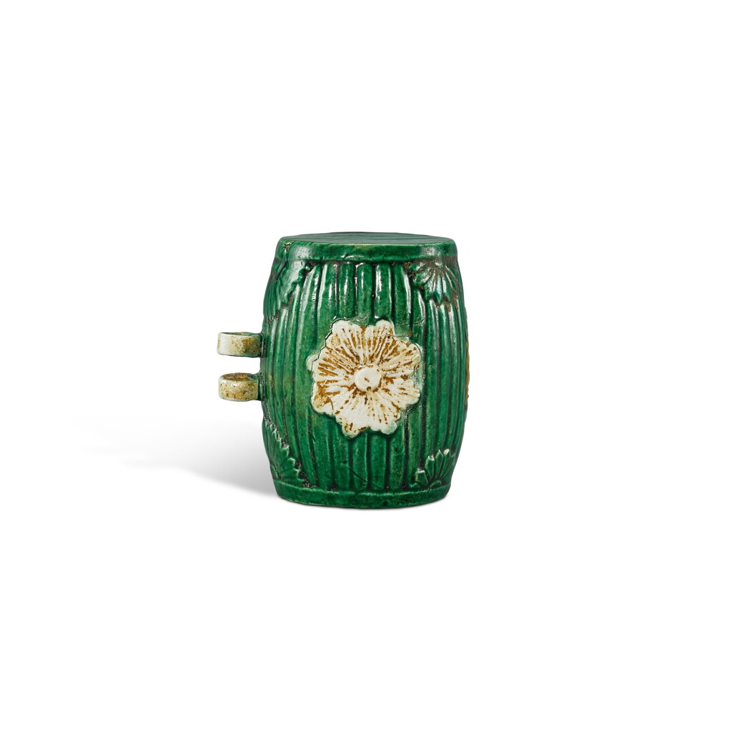 View full screen - View 1 of Lot 387. A biscuit-enamelled sancai moulded barrel-form bird feeder, Qing dynasty, Kangxi period 清康熙 素三彩鳥食罐.