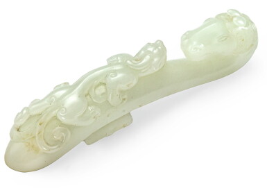 View full screen - View 1 of Lot 58. RARE FIBULE 'TÊTE DE CHEVAL' EN JADE BLANC SCULPTÉ DYNASTIE QING, XVIIIE-XIXE SIÈCLE | 清十八至十九世紀 白玉透雕螭龍紋帶鉤 | A rare carved white jade "horse" belt hook, Qing Dynasty, 18th/19th century.