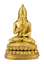 AN INSCRIBED GILT-BRONZE FIGURE OF THE 7TH TAI SITUPA LAMA, TIBET, 17TH – 18TH CENTURY | 十七至十八世紀 藏傳鎏金銅廣定大司徒巴喇嘛七世坐像