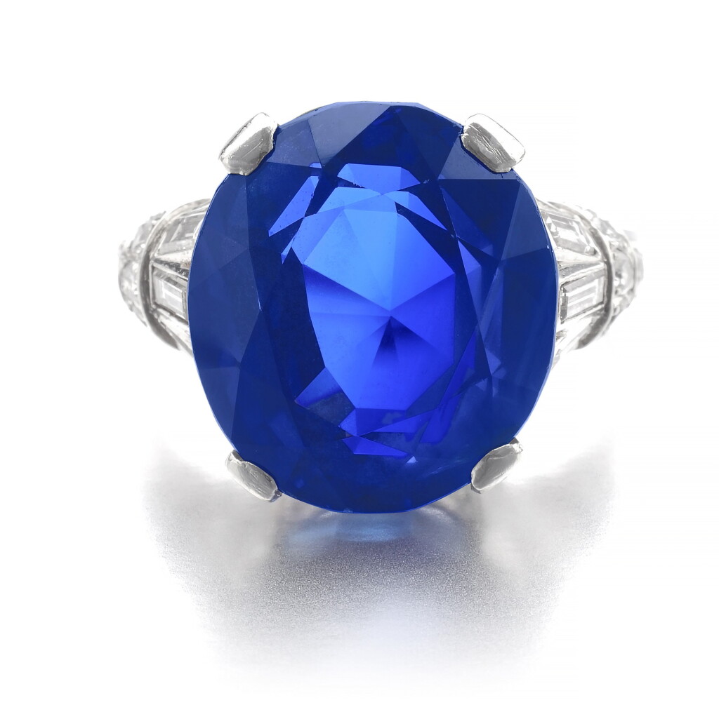 View full screen - View 1 of Lot 733. Sapphire and diamond ring | 藍寶石配鑽石戒指.