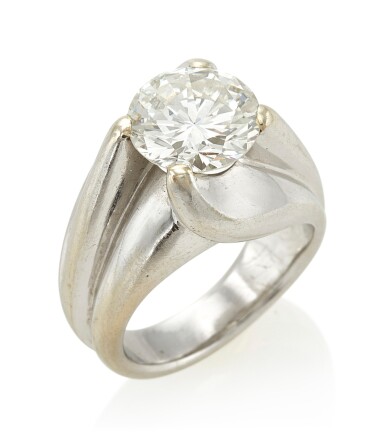 View full screen - View 1 of Lot 88. DIAMOND RING (SOLITARIO).