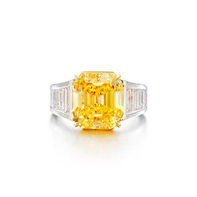 View full screen - View 1 of Lot 1833. Fancy Vivid Orange-Yellow Diamond and Diamond Ring | Ronald Abram | 8.88克拉 艷彩橙黄色鑽石 配 鑽石 戒指.