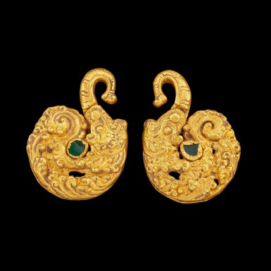 View full screen - View 1 of Lot 1080. A pair of gold repoussé 'Makara' earrings set with green glass beads Pre-Khmer, 8th century | 八世紀 前高棉時期 摩羯紋金耳飾一對.