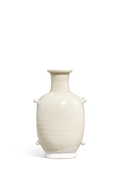 View full screen - View 1 of Lot 3677. A Xingyao loop-handled vase, Five dynasties | 五代 邢窰白釉四繋穿帶壺.