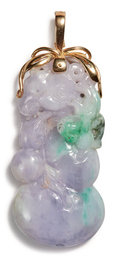 View full screen - View 1 of Lot 106. A lavender jadeite pendant with gold mounts, Late 19th / early 20th century | 十九世紀末 / 二十世紀初 翡翠雕福祿萬代鑲金珮.