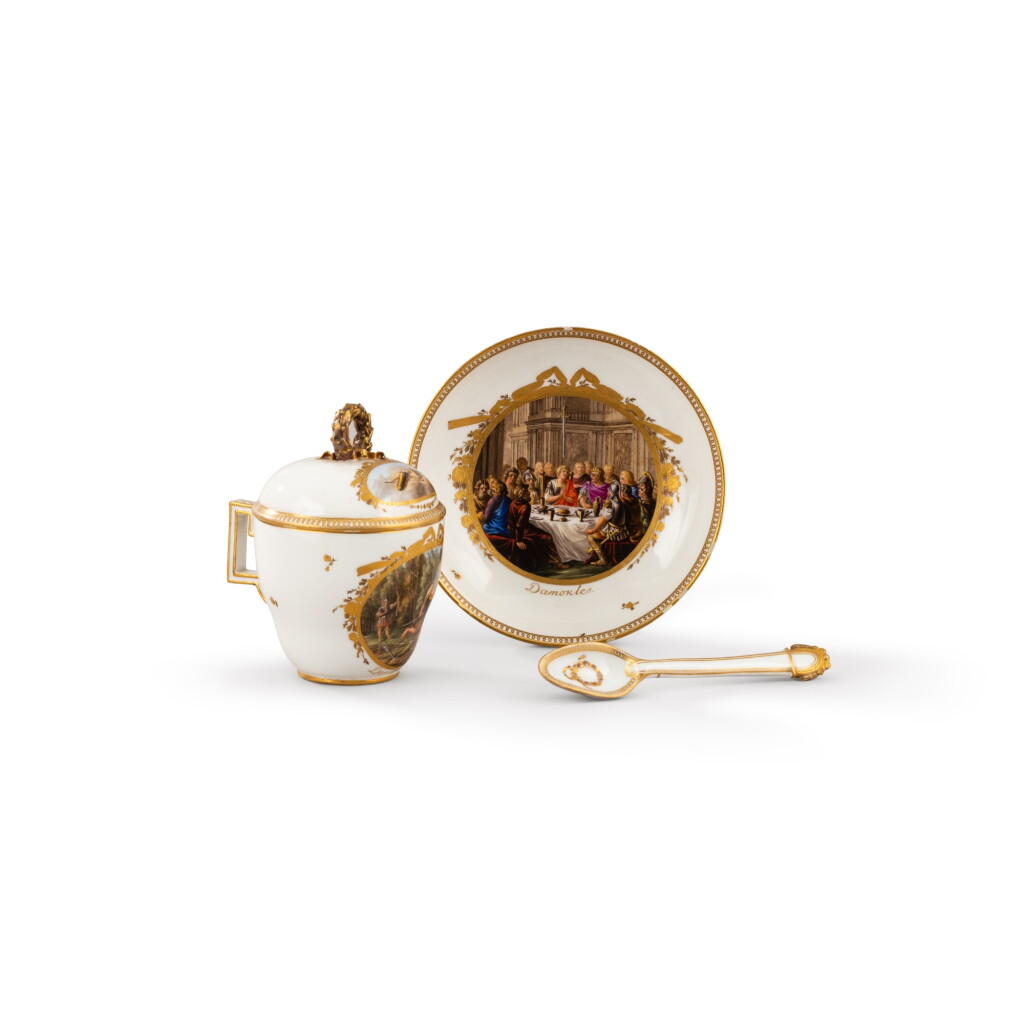View full screen - View 1 of Lot 895. A Meissen chocolate cup and cover, a stand and a spoon Marcolini period (1774-1814) | Tasse à chocolat couverte, sous-tasse et cuillère en porcelaine de Meissen, période Marcolini (1774-1814).