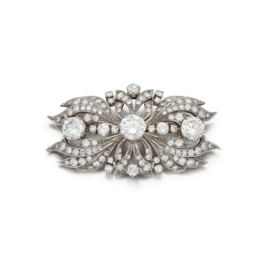 View full screen - View 1 of Lot 84. Diamond brooch.