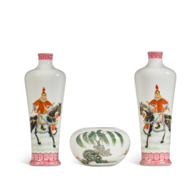 View full screen - View 1 of Lot 446. An enamelled 'boy and buffalo' waterpot, 20th century | 二十世紀 彩繪童子牧牛水圖盂《洪憲年製》款 及 彩繪狩獵圖瓶一對《乾隆年製》仿款.