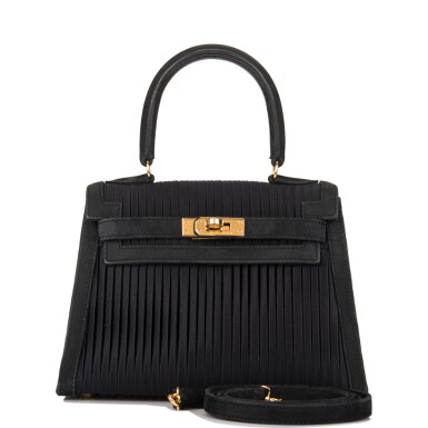 View full screen - View 1 of Lot 22. HERMÈS | BLACK MINI SELLIER KELLY 20CM IN PLEATED SATIN AND DOBLIS LEATHER WITH GOLD HARDWARE.