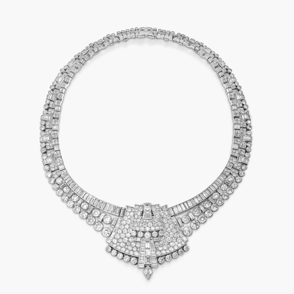 View full screen - View 1 of Lot 1702. Grassy Art Deco Diamond Necklace | 裝飾藝術風格 鑽石 項鏈.