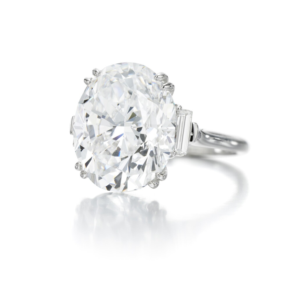 View full screen - View 1 of Lot 9. FINE DIAMOND RING.