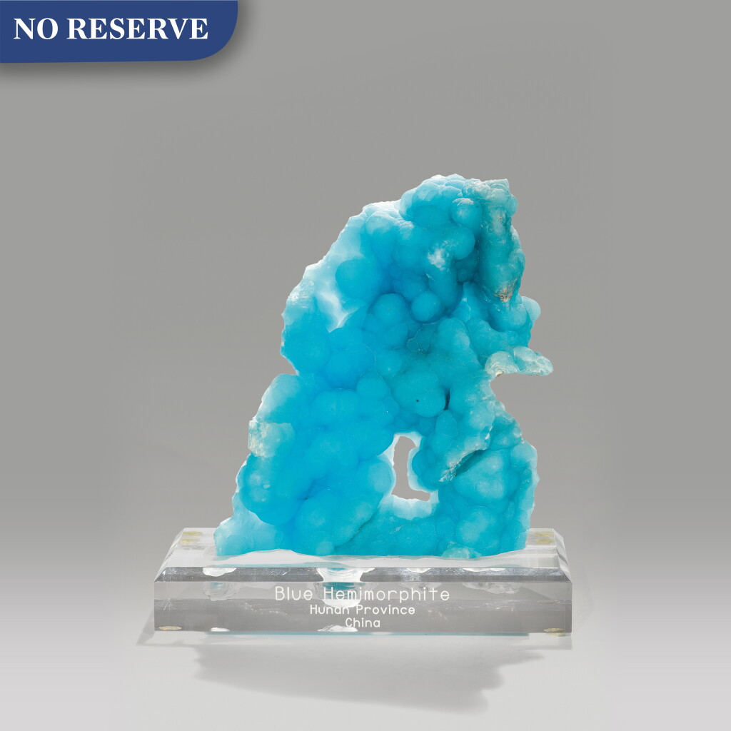 Voir en plein écran - Voir 1 du lot 229. A Fine Chinese Hemimorphite.