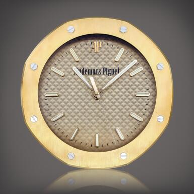 View full screen - View 1 of Lot 8828. Audemars Piguet | Royal Oak | A gilt brass wall clock, Circa 2000 | 愛彼 | 皇家橡樹系列 | 鍍金銅製掛牆鐘,約2000年製.