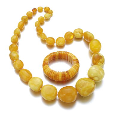 View full screen - View 1 of Lot 22. AMBER NECKLACE AND A BRACELET.