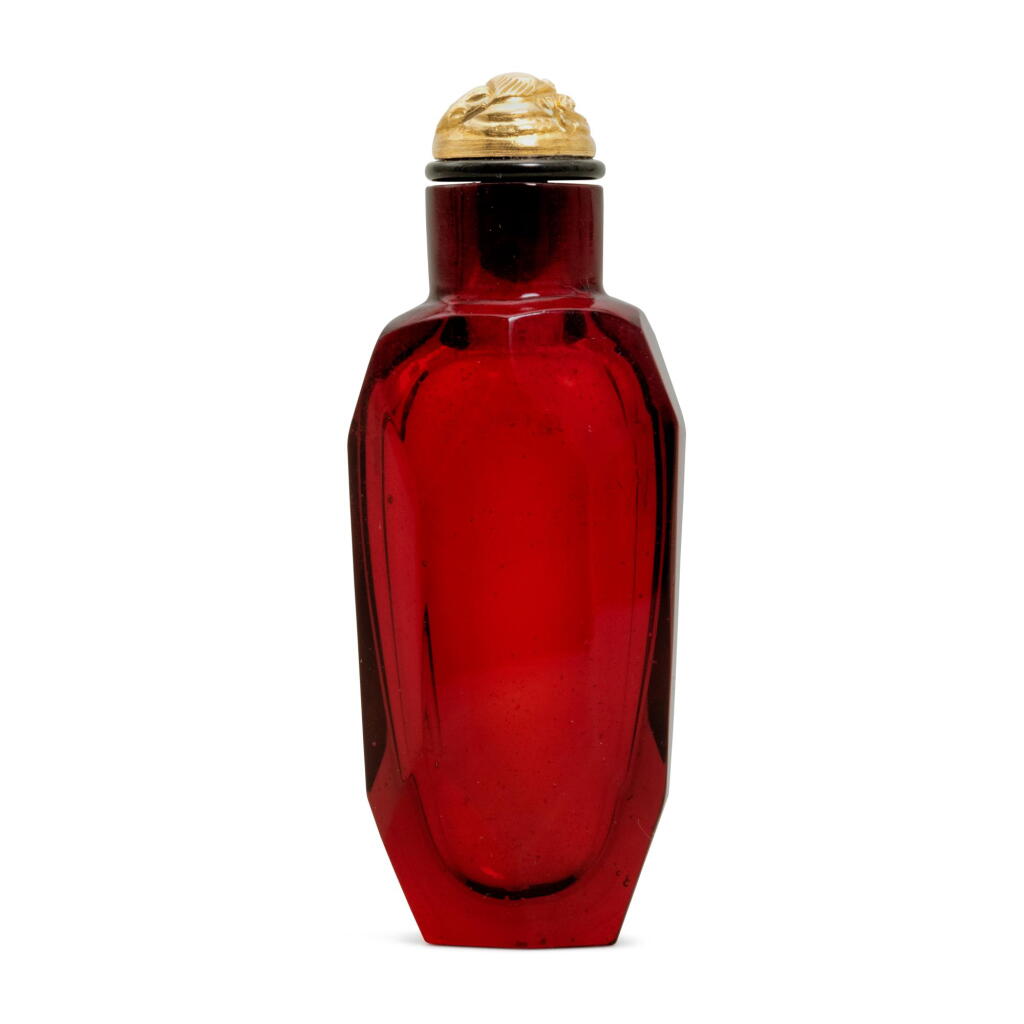 View full screen - View 1 of Lot 805. A faceted ruby glass snuff bottle, Qing dynasty, 18th century | 清十八世紀 紅料鼻烟壺.