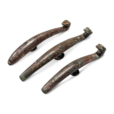 View full screen - View 1 of Lot 888. A group of three silver-inlaid bronze belt hooks, Warring States period - Han dynasty | 戰國至漢 銅錯銀帶鉤一組三件.