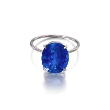View full screen - View 1 of Lot 1145. Sapphire ring.