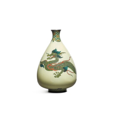 View full screen - View 1 of Lot 3. A very fine small cloisonné enamel vase | Signed on a silver tablet Kyoto Namikawa (workshop of Namikawa Yasuyuki, 1845-1927) | Meiji period, late 19th century.