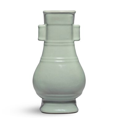 View full screen - View 1 of Lot 209. A rare Guan-type handled hu-form vase, Seal mark and period of Yongzheng | 清雍正 仿官釉貫耳瓶 《大清雍正年製》款.