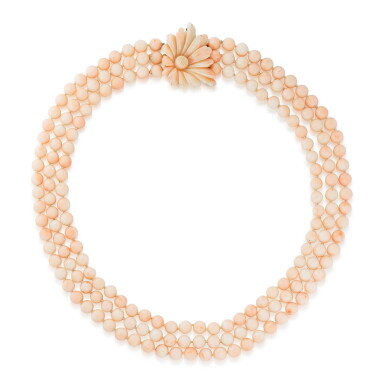 View full screen - View 1 of Lot 474. Collier corail | Coral necklace.