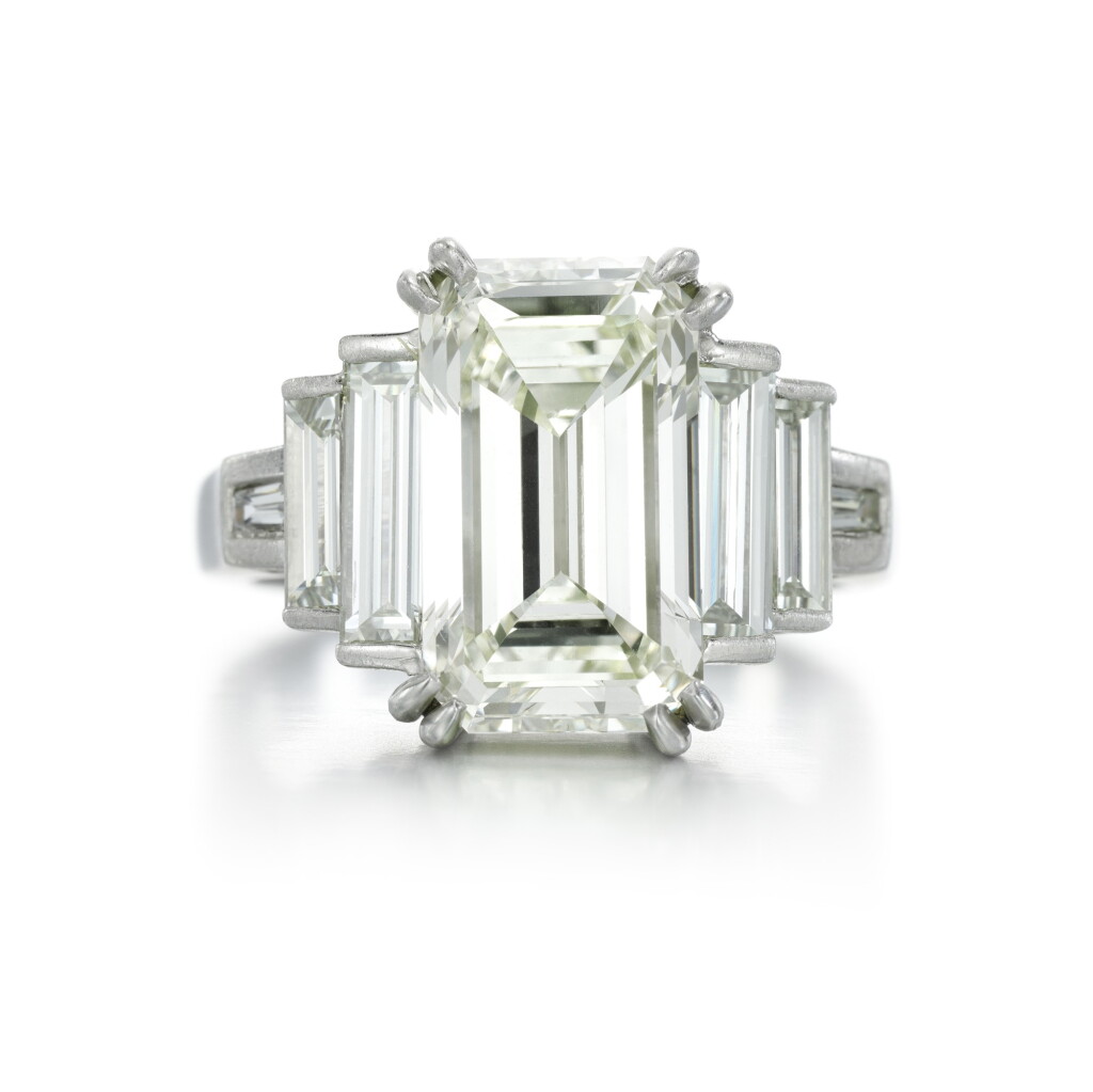 View full screen - View 1 of Lot 190. Diamond ring.