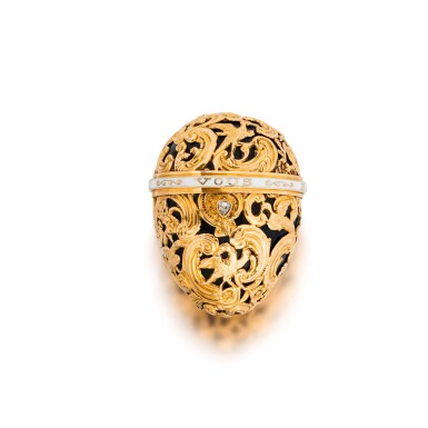 View full screen - View 1 of Lot 1209. An enamelled gold-mounted hardstone snuff box, England, circa 1760.