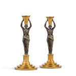 Paire de flambeaux en bronze patiné et doré d’époque Directoire, vers 1790-1800