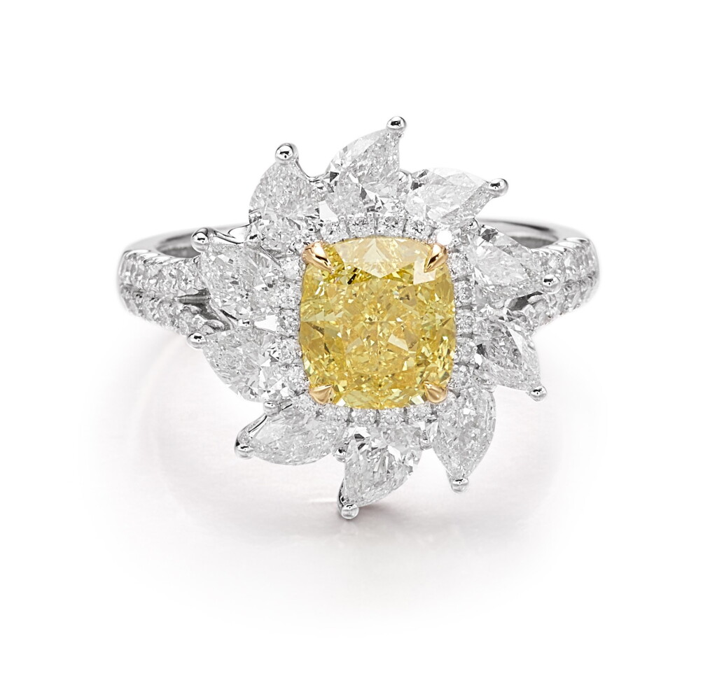 View full screen - View 1 of Lot 1261. FANCY INTENSE YELLOW DIAMOND AND DIAMOND RING | 1.74卡拉 古墊形 濃彩黃色 VS1淨度 鑽石 配 鑽石 戒指.