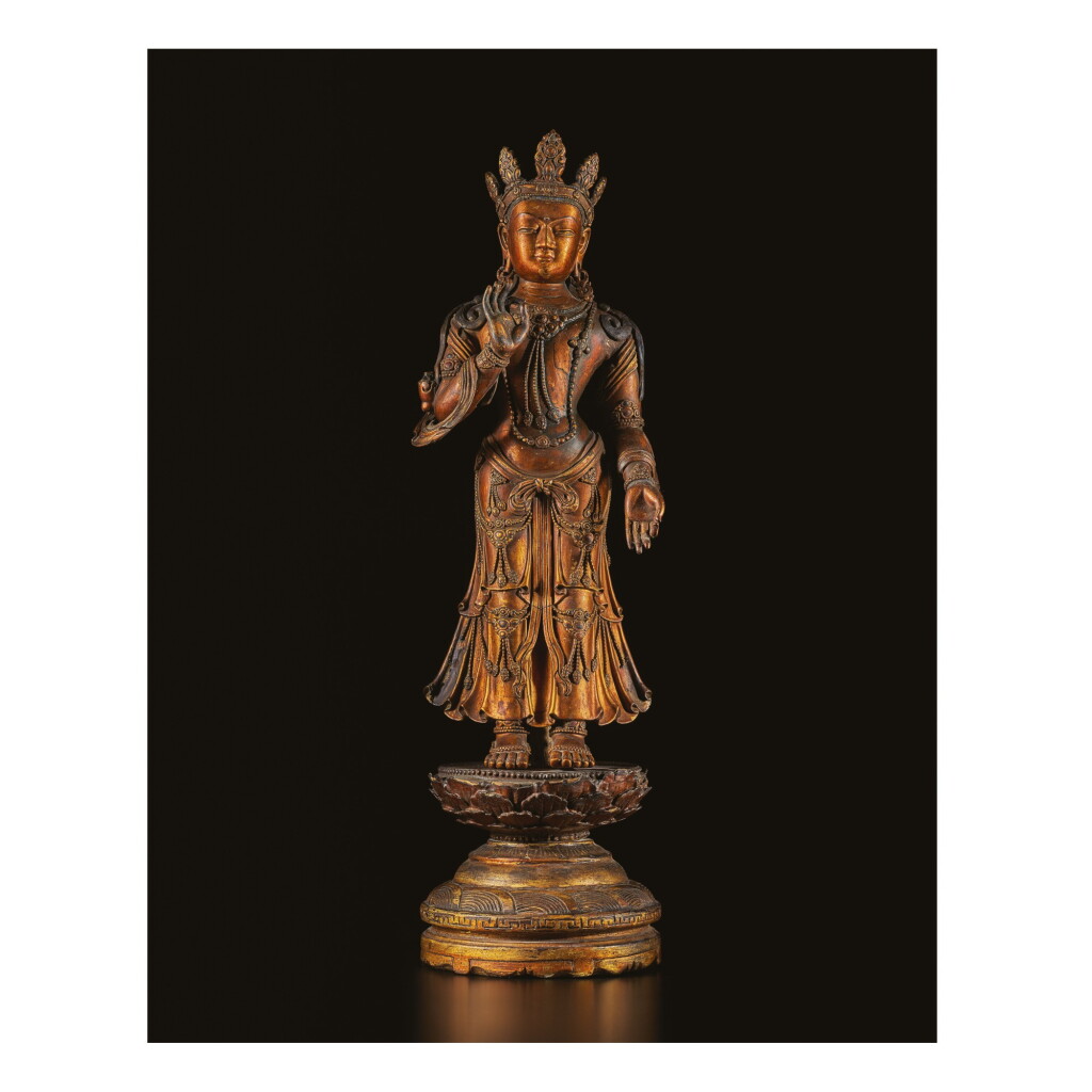 View full screen - View 1 of Lot 618. A GILT-LACQUERED WOOD FIGURE OF A BODHISATTVA, QING DYNASTY, KANGXI PERIOD.