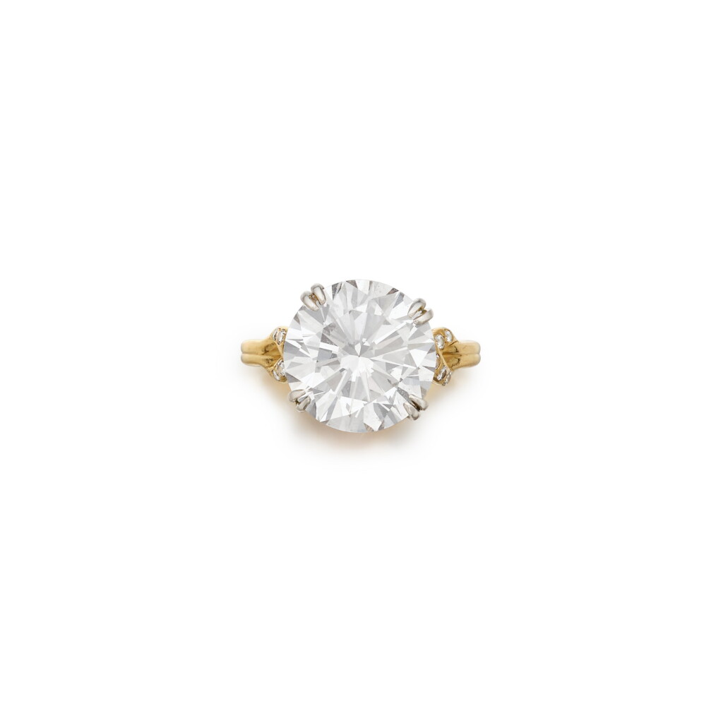 View full screen - View 1 of Lot 527. Diamond Ring | 海瑞溫斯頓 | 鑽石戒指.