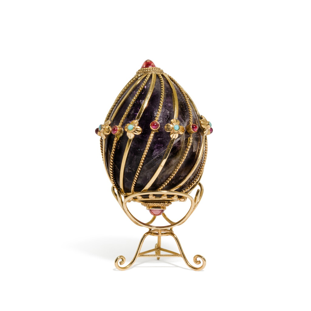 View full screen - View 1 of Lot 9. A small jewelled hardstone egg in Russian taste, Continental circal 1960 | A jewelled hardstone egg in Russian taste, circa 1960.