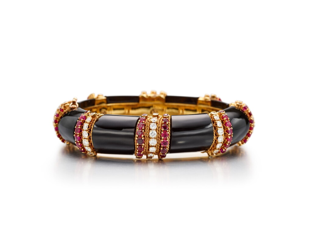 View full screen - View 1 of Lot 1664. Onyx, Ruby and Diamond Bangle | 梵克雅寶 | 縞瑪瑙 配 紅寶石 及 鑽石 手鐲.