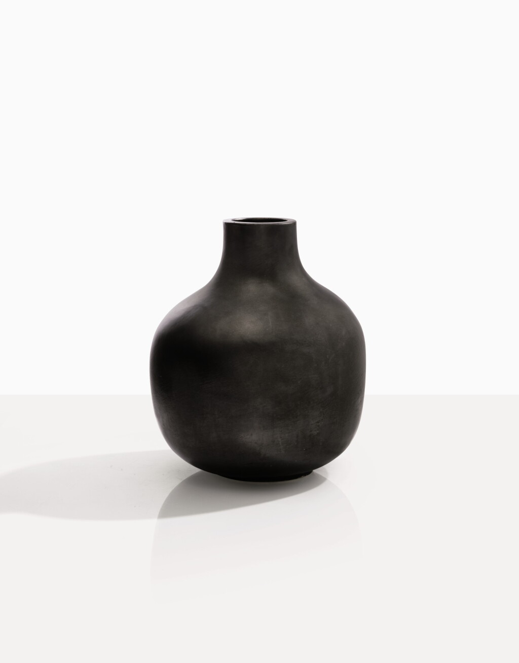 View full screen - View 1 of Lot 50. Important Vase Bonbonne .