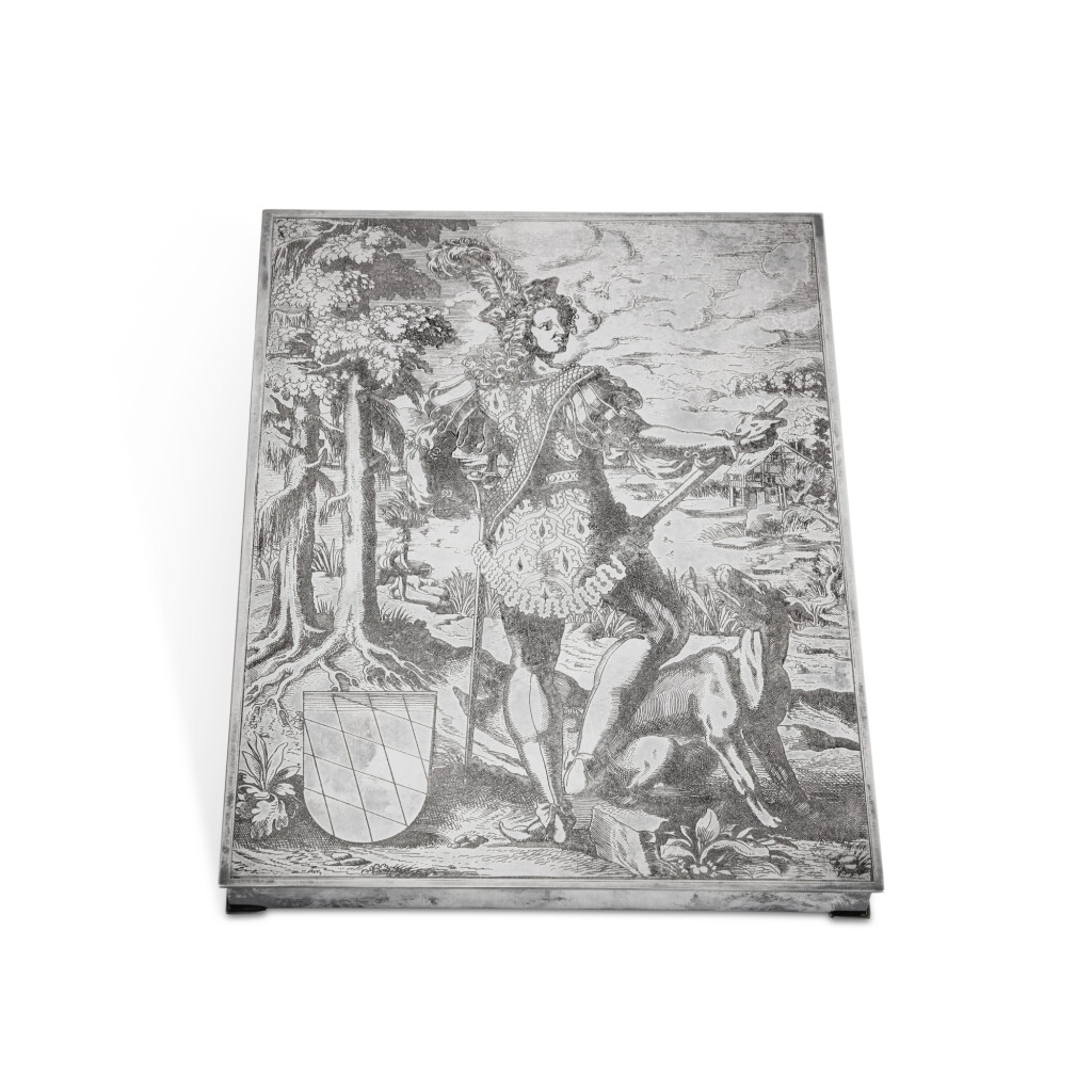 全螢幕檢視 - 查看1046A silver-plated cigarette-box for Christian Dior, modern | Boîte à cigarettes en métal argenté pour Christian Dior, moderne的1