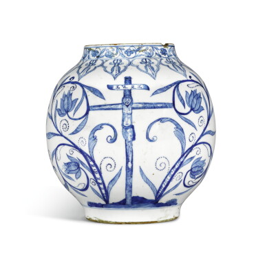View full screen - View 1 of Lot 57. A RARE CHINESE EXPORT BLUE AND WHITE 'CRUCIFIXION' JAR, QING DYNASTY, KANGXI PERIOD | 清康熙 外銷青花十字架紋罐 .