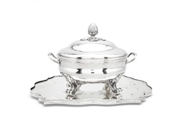 View full screen - View 1 of Lot 114. A silver covered circular tureen, Jean-Pierre Charpenat, Paris, 1780-1789, probably 1783-1784, with associated silver-plated bronze mirror surtout | Pot-à-oille couvert en argent par Jean-Pierre Charpenat, Paris, 1780-1789, probablement 1783-1784, avec un surtout de table en bronze argenté rapporté.
