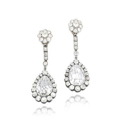 View full screen - View 1 of Lot 708. Paire de clips d'oreille diamants | Pair of diamond pendent ear clips.