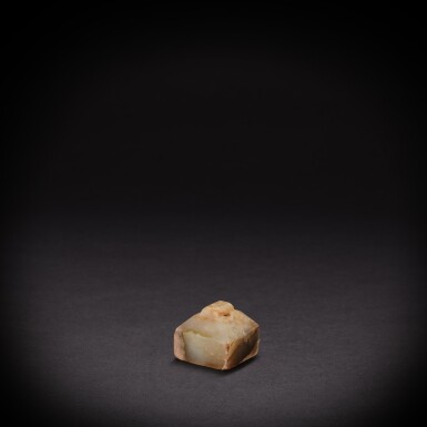 View full screen - View 1 of Lot 5817. An inscribed pale celadon jade seal, Han dynasty | 漢 青白玉印.