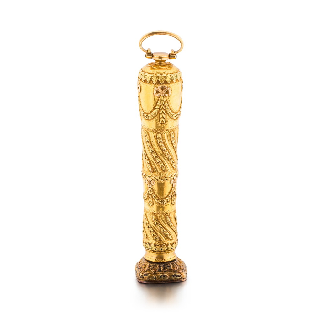 View full screen - View 1 of Lot 1150. A varicoloured gold and carnelian desk seal, probably English, last quarter 18th century.
