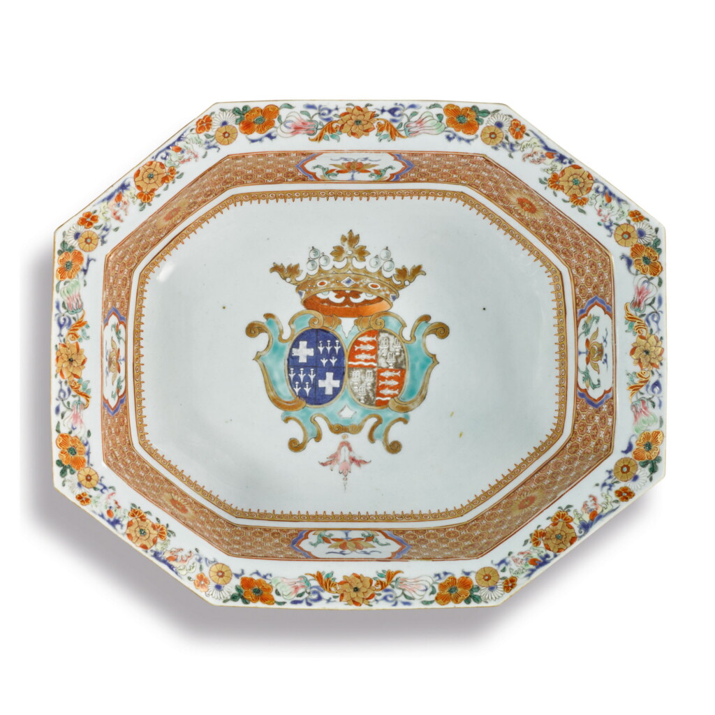 View full screen - View 1 of Lot 1884. A RARE CHINESE EXPORT ARMORIAL BASIN FOR THE FRENCH MARKET, QING DYNASTY, YONGZHENG PERIOD, CIRCA 1725 | 清雍正 約1725年 粉彩紋章圖八方盆.
