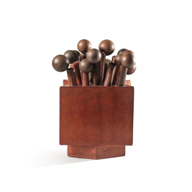 View full screen - View 1 of Lot 19. 14 cylindres et 14 boules sur un socle.