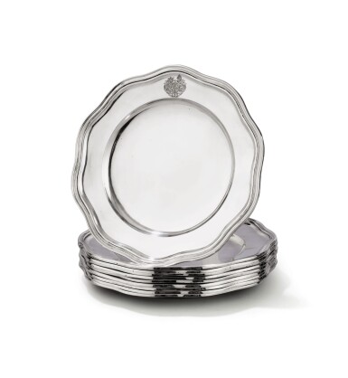 View full screen - View 1 of Lot 79. A SET OF TEN GERMAN SILVER PLATES, JOHANN CHRISTOPH STENGLIN, AUGSBURG, CIRCA 1760 | ENSEMBLE DE DIX ASSIETTES EN ARGENT PAR JOHANN CHRISTOPH STENGLIN, AUGSBOURG, VERS 1760.