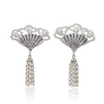 PAIR OF SEED PEARL, GREY JADEITE AND DIAMOND BROOCHES | CARNET | 珍珠 配 天然灰色翡翠 及 鑽石 胸針一對