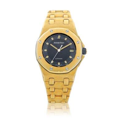 View full screen - View 1 of Lot 8044. Royal Oak Offshore, Reference 79290BA.O.1020BA | A heavy yellow gold bracelet watch with date and two-tone dial, Circa 2000 | 愛彼 | 皇家橡樹離岸型系列 型號79290BA.O.1020BA | 黃金鏈帶腕錶,備日期顯示及雙色錶盤,約2000年製.