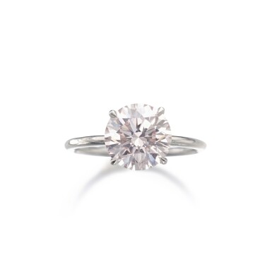 View full screen - View 1 of Lot 334. Attractive fancy Light Pink diamond ring | 淡彩粉紅色鑽石戒指.