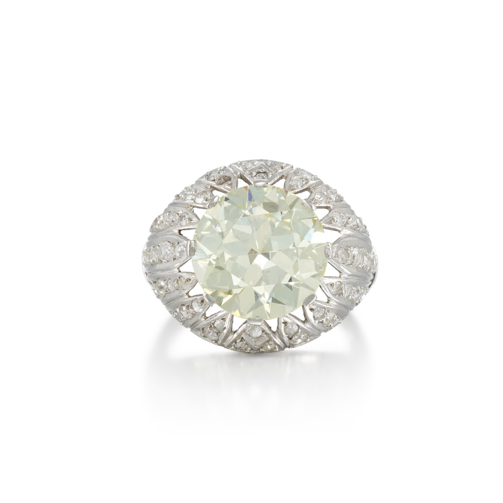 View full screen - View 1 of Lot 93. Diamond Ring.