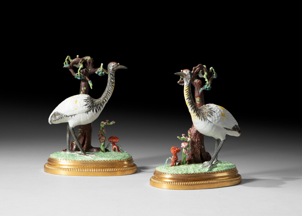 View full screen - View 1 of Lot 37. A pair of gilt-bronze mounted Chinese porcelain cranes, the porcelain Qianlong (1736-1795), the mounts Louis XV style | Paire de grues en porcelaine de Chine d’époque Qianlong (1736-1795) et monture de bronze doré de style Louis XV .