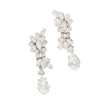 View full screen - View 1 of Lot 302. Diamond pendant earrings (Paio di orecchini pendenti in diamanti).